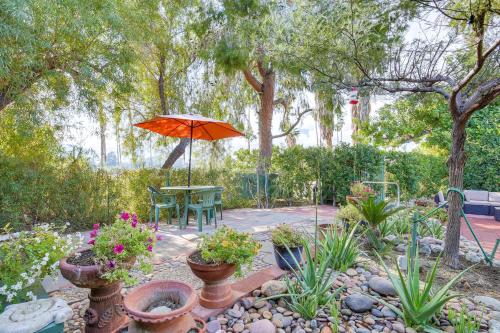 Palm Springs Studio with Outdoor Oasis and Hot Tub! in Palm Springs, USA