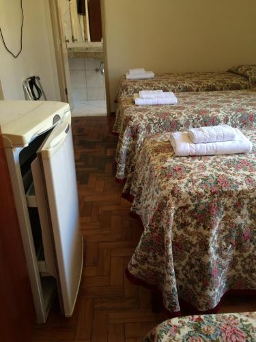 4 twin beds