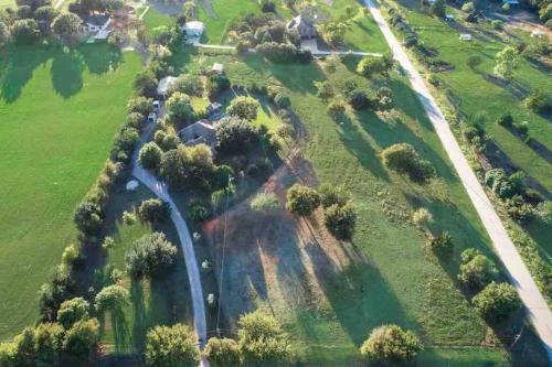Beautiful Farmhouse w/ pool on 6 acres ranch in Aubrey, USA