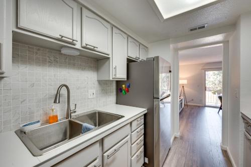 Cozy Westminster Condo 14 Mi to Downtown Denver! in Westminster, USA