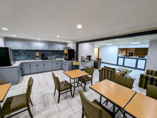 La Quinta Inn by Wyndham Chicago Willowbrook in Willowbrook, USA