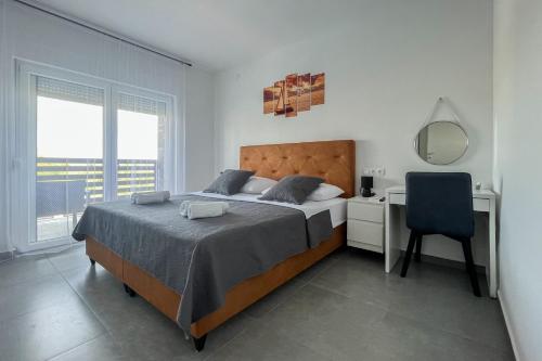 Family friendly house with a swimming pool Zadar - 22140 in Murvica (Zadarska)