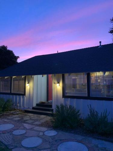 Den Street Cottage in Los Alamos (CA)