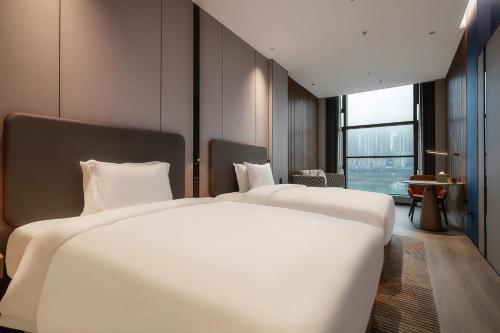 525017289 Holiday Inn Express Chongqing Nanbin Road by IHG