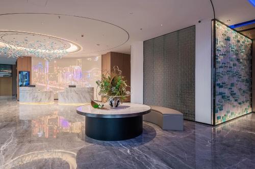 525017304 Holiday Inn Express Chongqing Nanbin Road by IHG