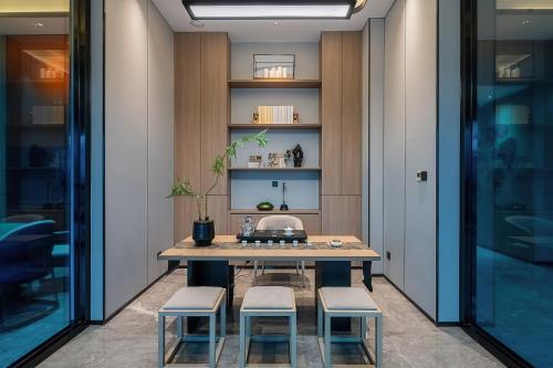 525017307 Holiday Inn Express Chongqing Nanbin Road by IHG