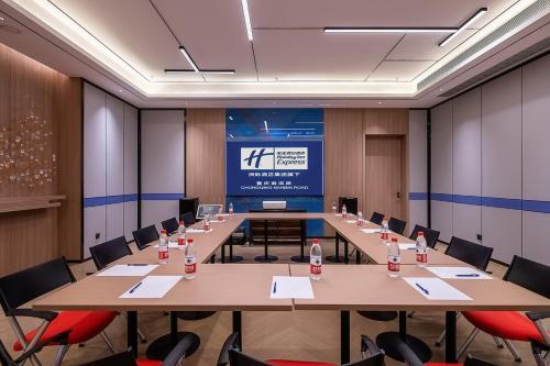525017317 Holiday Inn Express Chongqing Nanbin Road by IHG