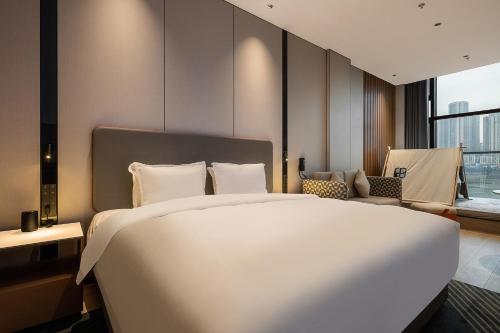 525017324 Holiday Inn Express Chongqing Nanbin Road by IHG