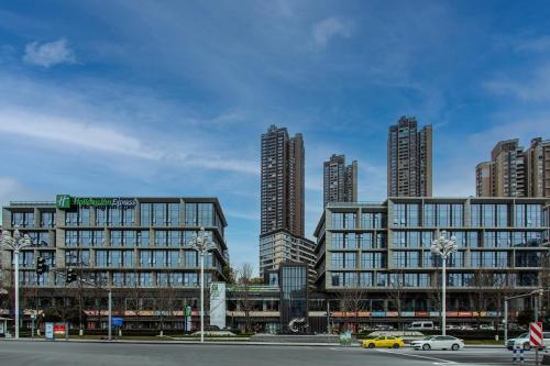 525017331 Holiday Inn Express Chongqing Nanbin Road by IHG