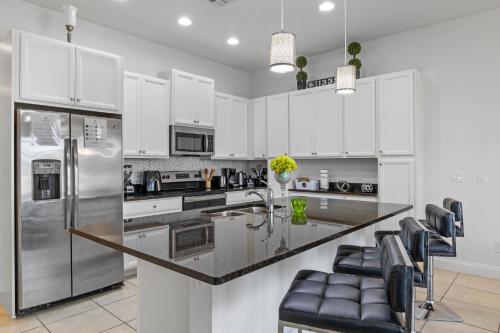4 Bedroom-4,5 Bathroom Festival Resort 290 Cd in Davenport, USA
