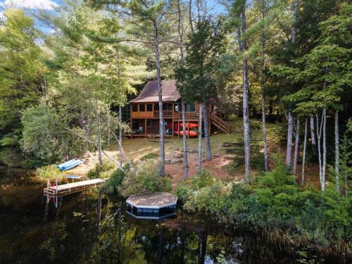 Hotelli välisilme, Lakefront Retreat Swim, Kayak, Fish, and more! in Sanbornton (NH)