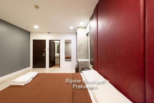 Alpine Boutique Pratunam - image 3