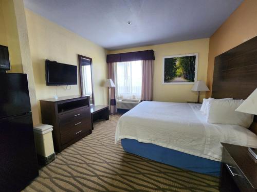 Days Inn & Suites by Wyndham Pasadena