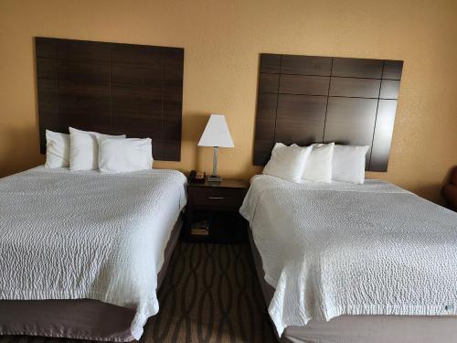 Days Inn & Suites by Wyndham Pasadena - image 10