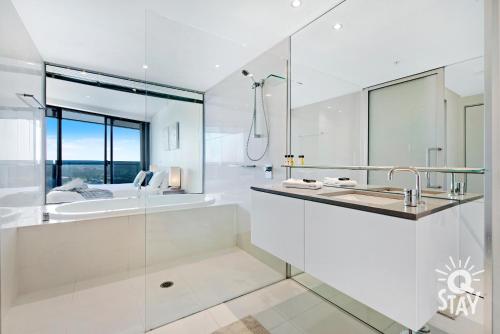 Private Apartments at Circle on Cavill - Q Stay - Tap to explore photos