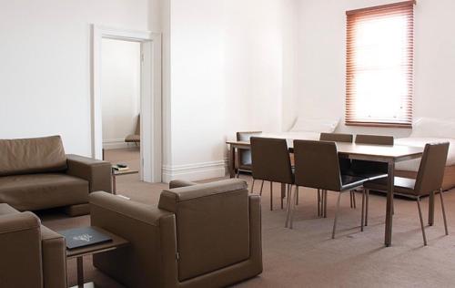 ไอกอน โฮเต็ล (Ikon Hotel) in เบอร์นี่