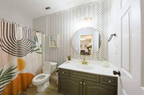 Trendy 2BR Unit with King Beds and Optional Parking Near Broadway, Downtown Nashville & Hospitals thumb 2