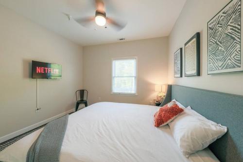 Minutes to Broadway-2 KING beds and optional garage parking in Nashville, USA