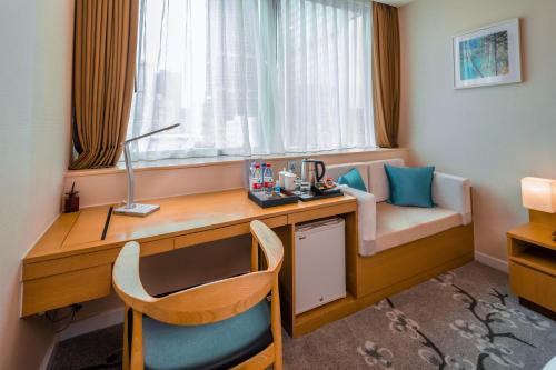 525048327 China Mayors Plaza - Free shuttle between hotel and Exhibition Center & Exhibitor registration Counter during Canton Fair