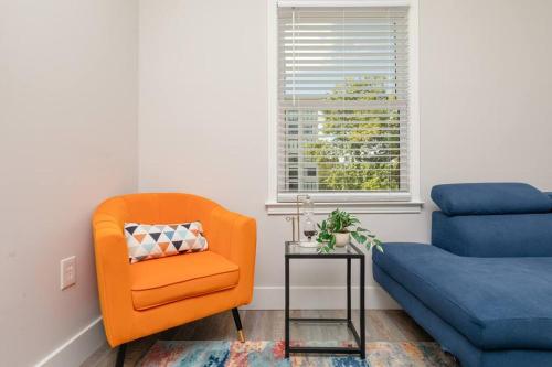 Minutes to Broadway KING size bed and optional garage parking in Nashville, USA