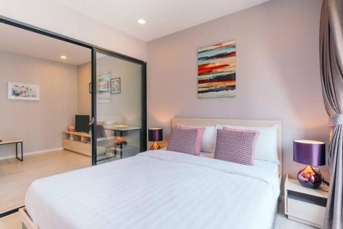 Modern Condo in Nimman by Pimolplace