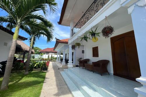 Pleasant Seaside Villa Near Lovina Beach