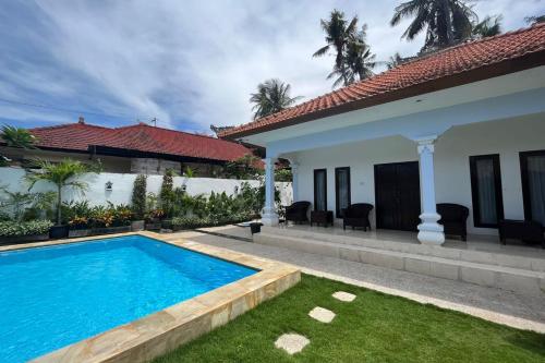 Pleasant Seaside Villa Near Lovina Beach