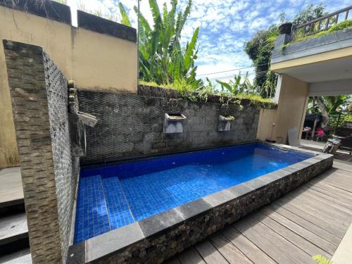 Sublime Seaside Villa Near Sunset Beach Tanah Lot