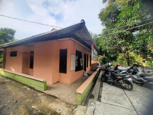 SPOT ON 93655 Home Stay Syariah Habibie