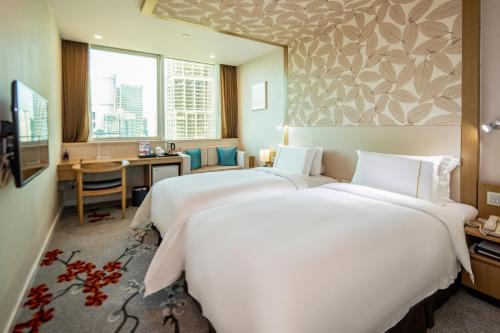 525056574 China Mayors Plaza - Free shuttle between hotel and Exhibition Center & Exhibitor registration Counter during Canton Fair