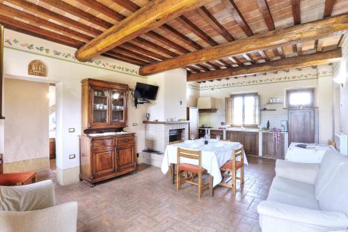 2 bedrooms, 4 beds