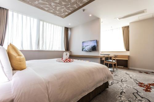 525058984 China Mayors Plaza - Free shuttle between hotel and Exhibition Center & Exhibitor registration Counter during Canton Fair