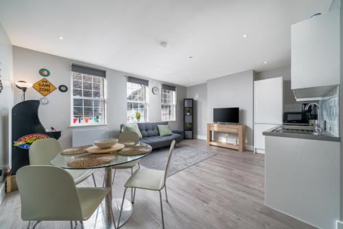 Luxury Flat with private terrace in the Heart of Kingston