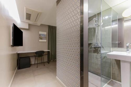 room detail thumbnail 2