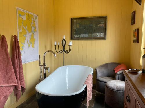 The Woolshed and Farmhouse Blue, Bruny Island in North Bruny