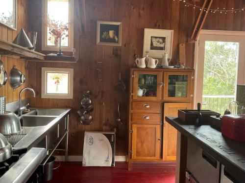 The Woolshed and Farmhouse Blue, Bruny Island in North Bruny