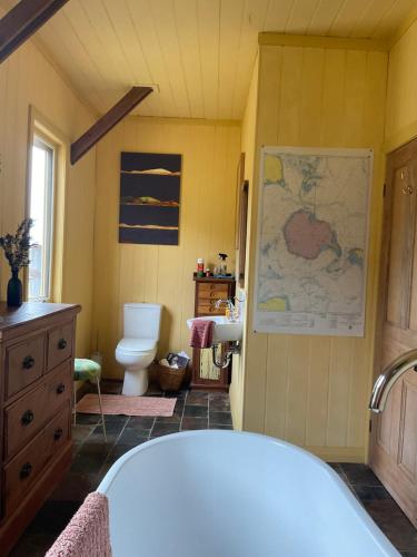 The Woolshed and Farmhouse Blue, Bruny Island in North Bruny