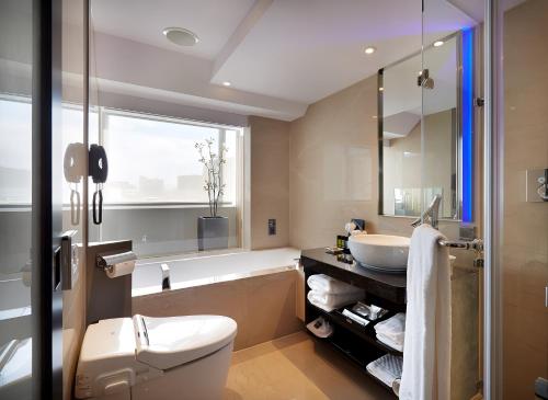 room detail thumbnail 2