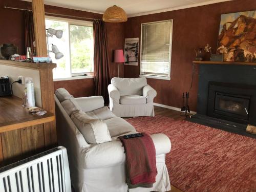 The Woolshed and Farmhouse Blue, Bruny Island in North Bruny