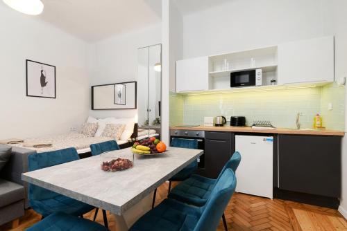 Boutique Central Apartments R611 - image 6