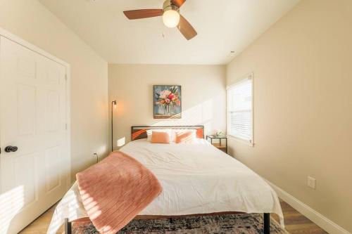 Mins to Broadway with 2 KING beds for up to 6 guests and optional garage parking in Nashville, USA
