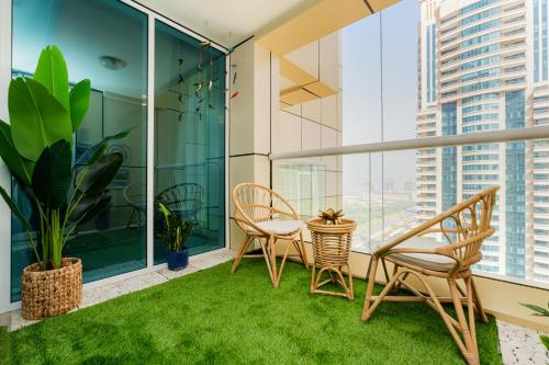 Luxury 2BR Apartment in Dubai Marina - image 11