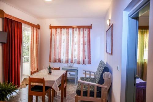 Two-Bedroom Suite image 10