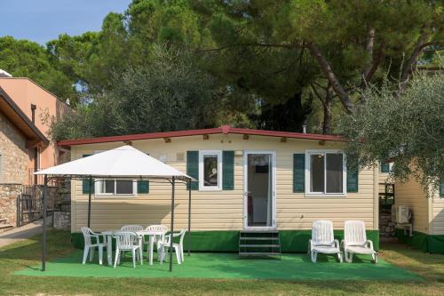 2 bedrooms, 5 beds