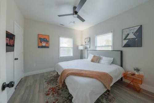 Minutes to Broadway with 2 KING beds for 6 plus optional garage parking in Nashville, USA