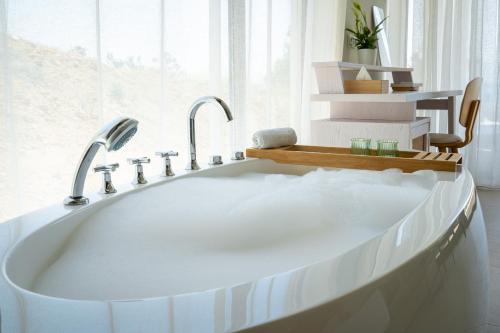 2 bedrooms, 4 beds