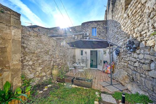 La Cigale - Vieux Village - Charmante Maisonnette climatisée avec Jardin - Location saisonnière - Villeneuve-lès-Avignon