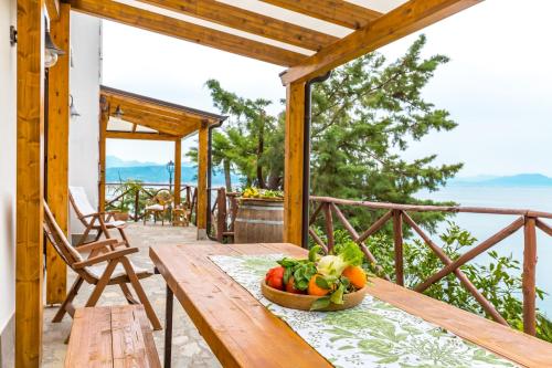 Starhost - La Casella seaview garden terrace and parking, Cetara (photo 7)