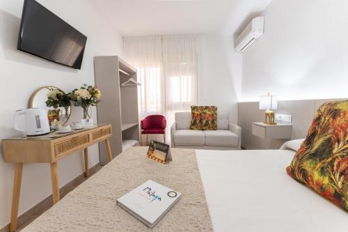 Double Room image 10