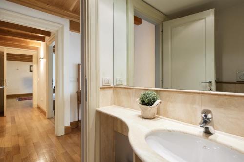 iFlat Retro Chic Apartment in Prati - image 9